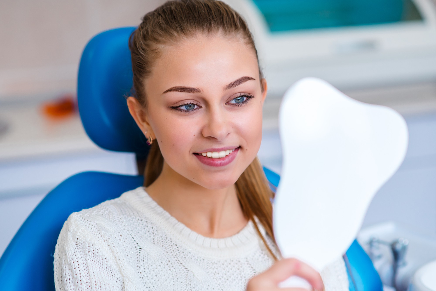 How does Porcelain Veneer work